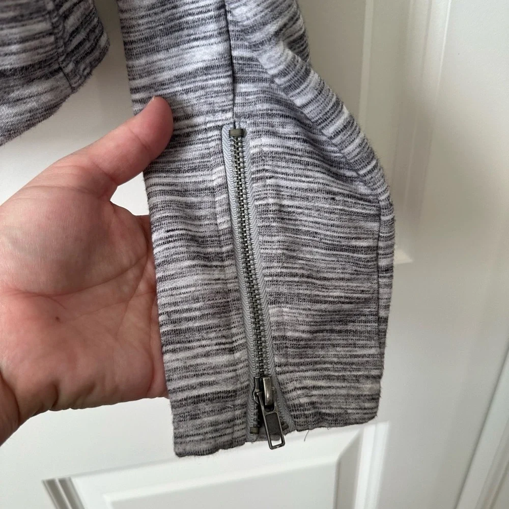 Cupcakes and Cashmere McLaren Stripe Knit Crop Moto Jacket Grey Black Size XS